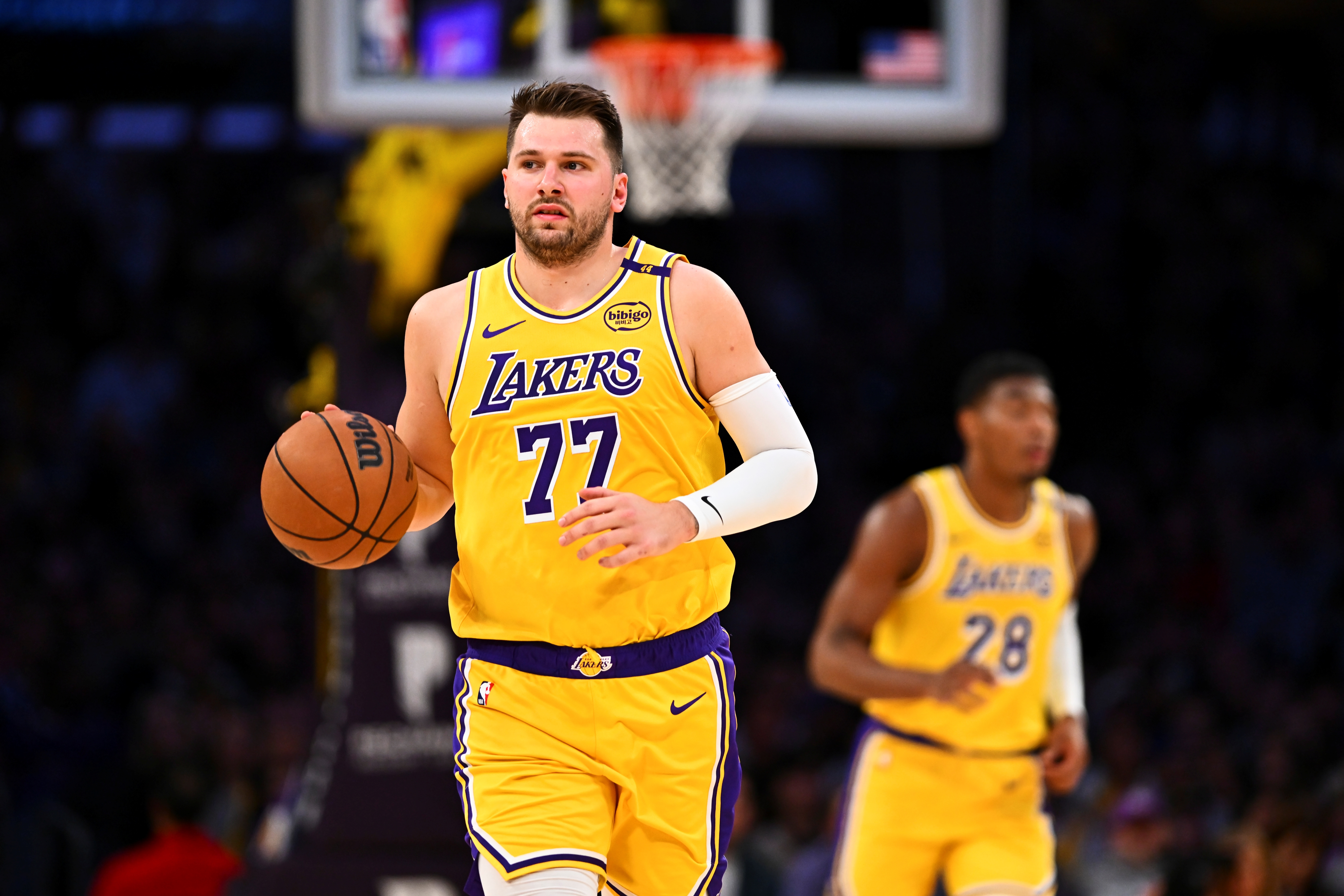 八村塁:东契奇在场下带来了积极的能量 这真的帮助了整个球队